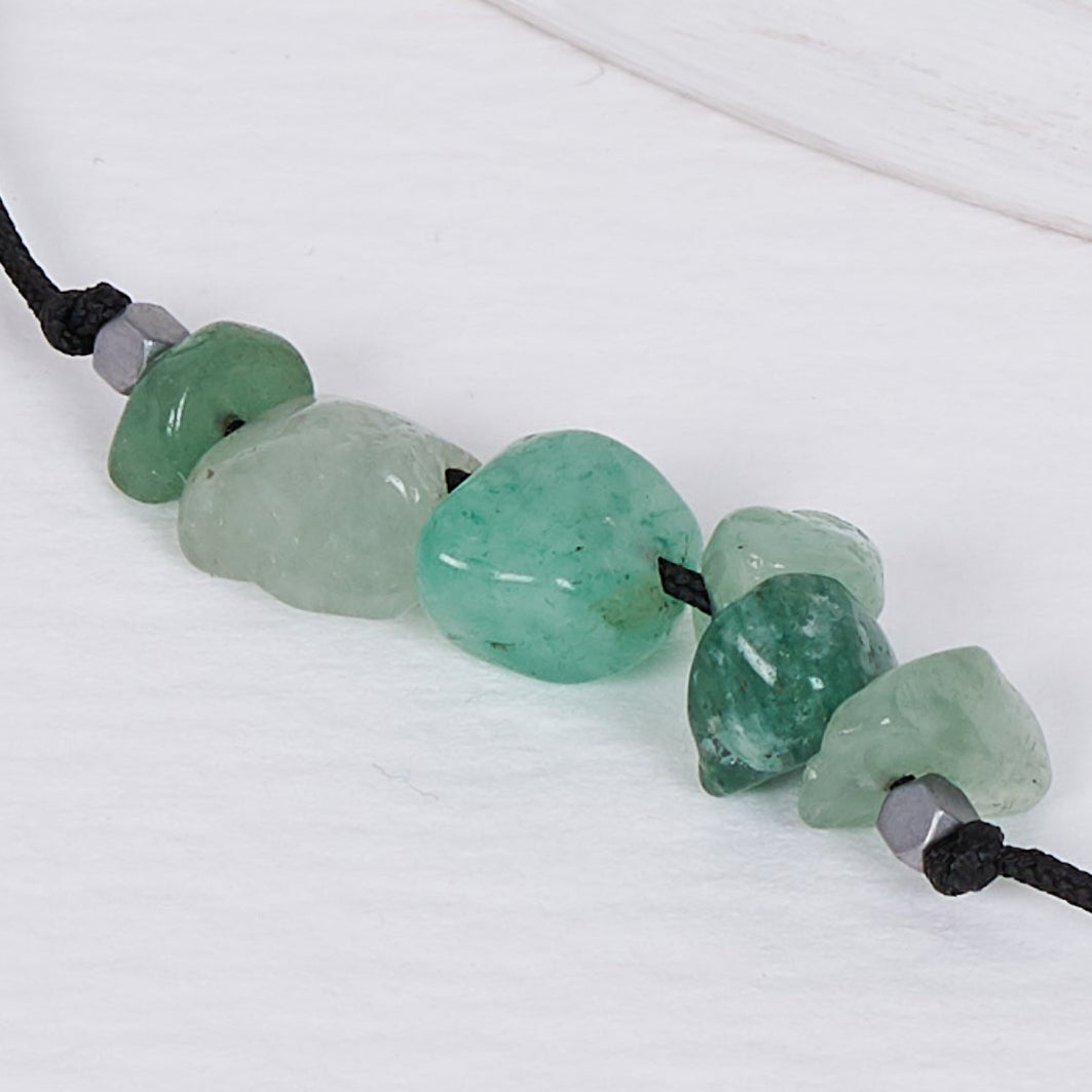Descubre nuestra pulsera de aventurina hecha a mano, perfecta para tu estilo casual diario
