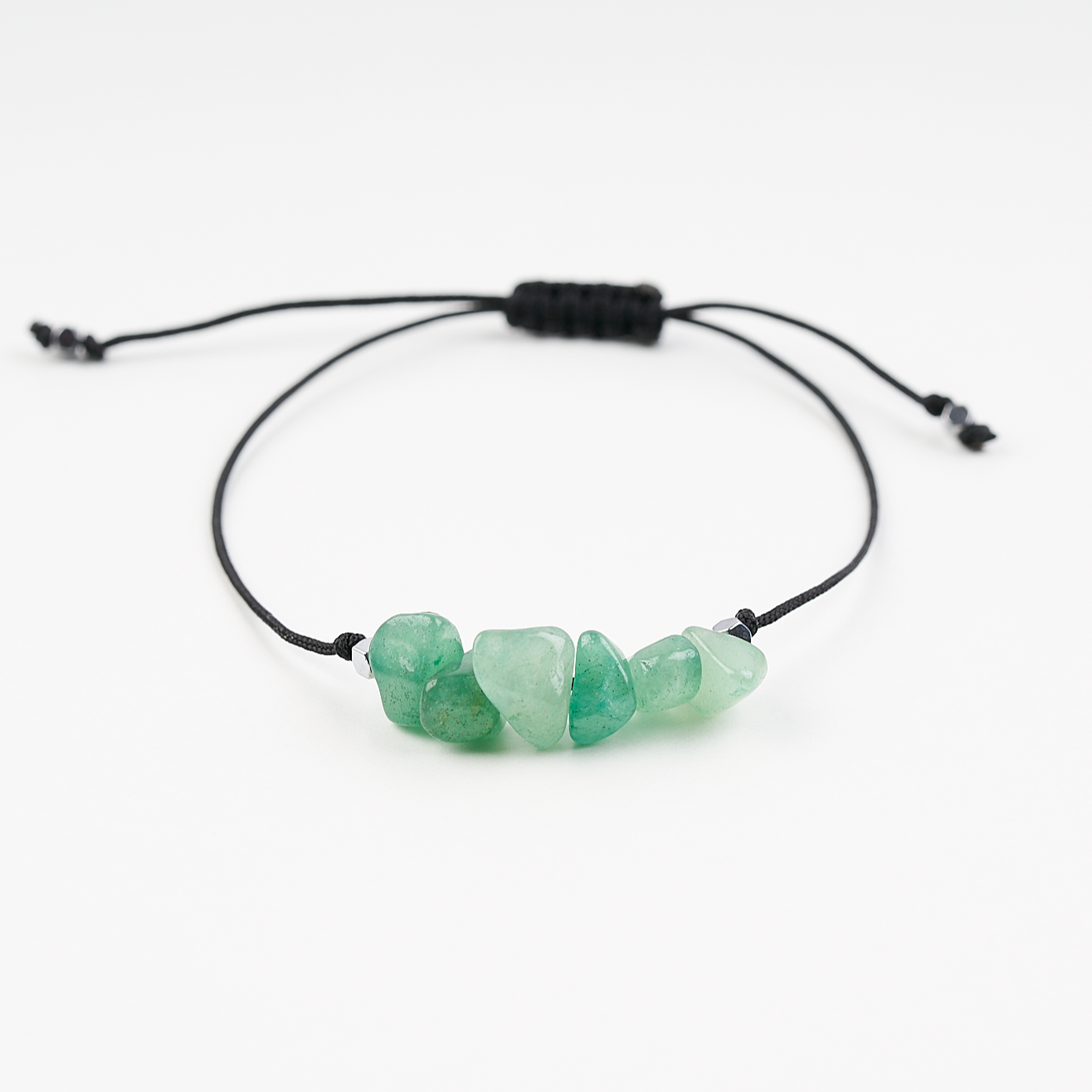 Descubre nuestra pulsera de aventurina hecha a mano, perfecta para tu estilo casual diario