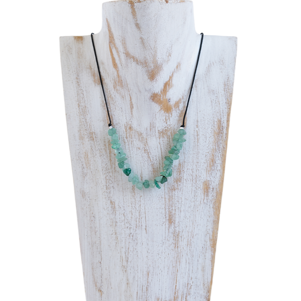 Joyeria con hilo y piedras naturales para atraer energias positivas