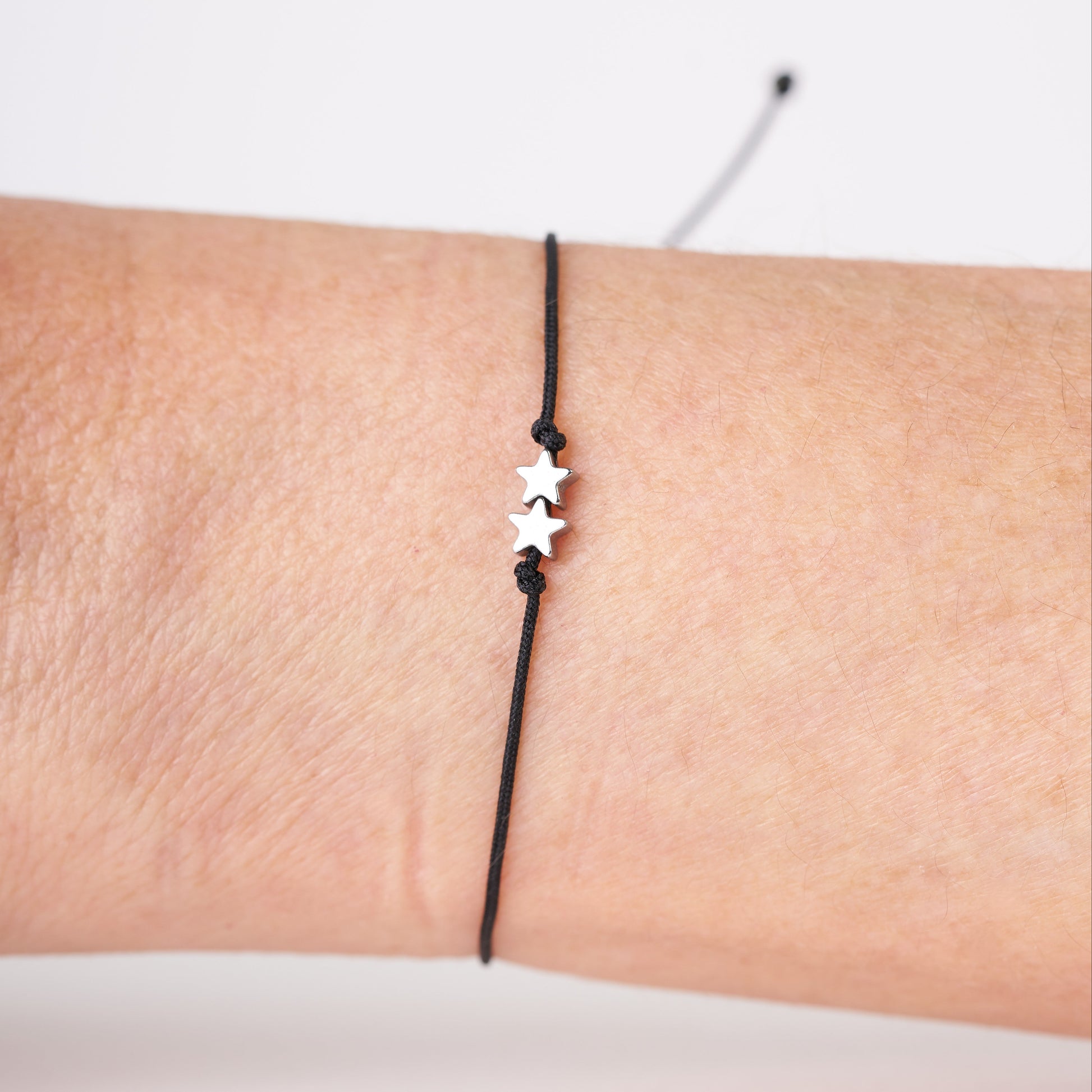 Pulsera de hilo con estrella delicada | Estrella de hematita.