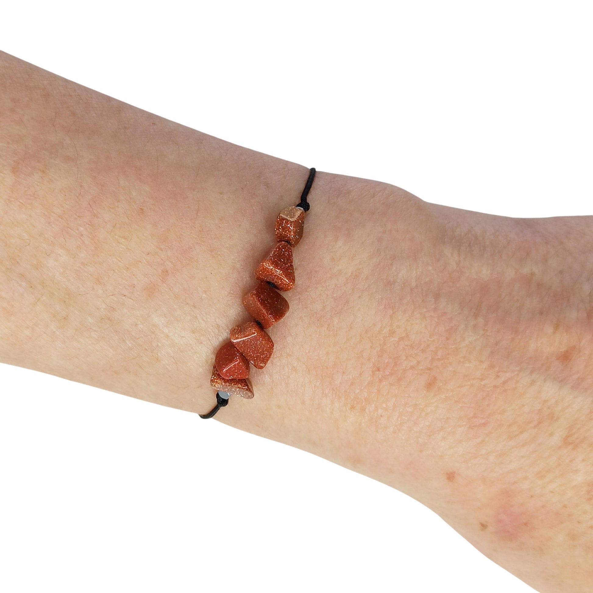 Pulsera con piedra natural de lluvia de oro. - NellayComplements #