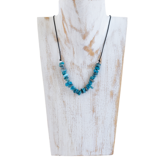 Collar con Apatita azul irregular, piedra natural - NellayComplements #