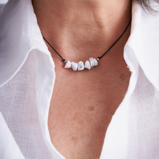 Collar con piedra howlita blanca, Piedra Natural. - NellayComplements #