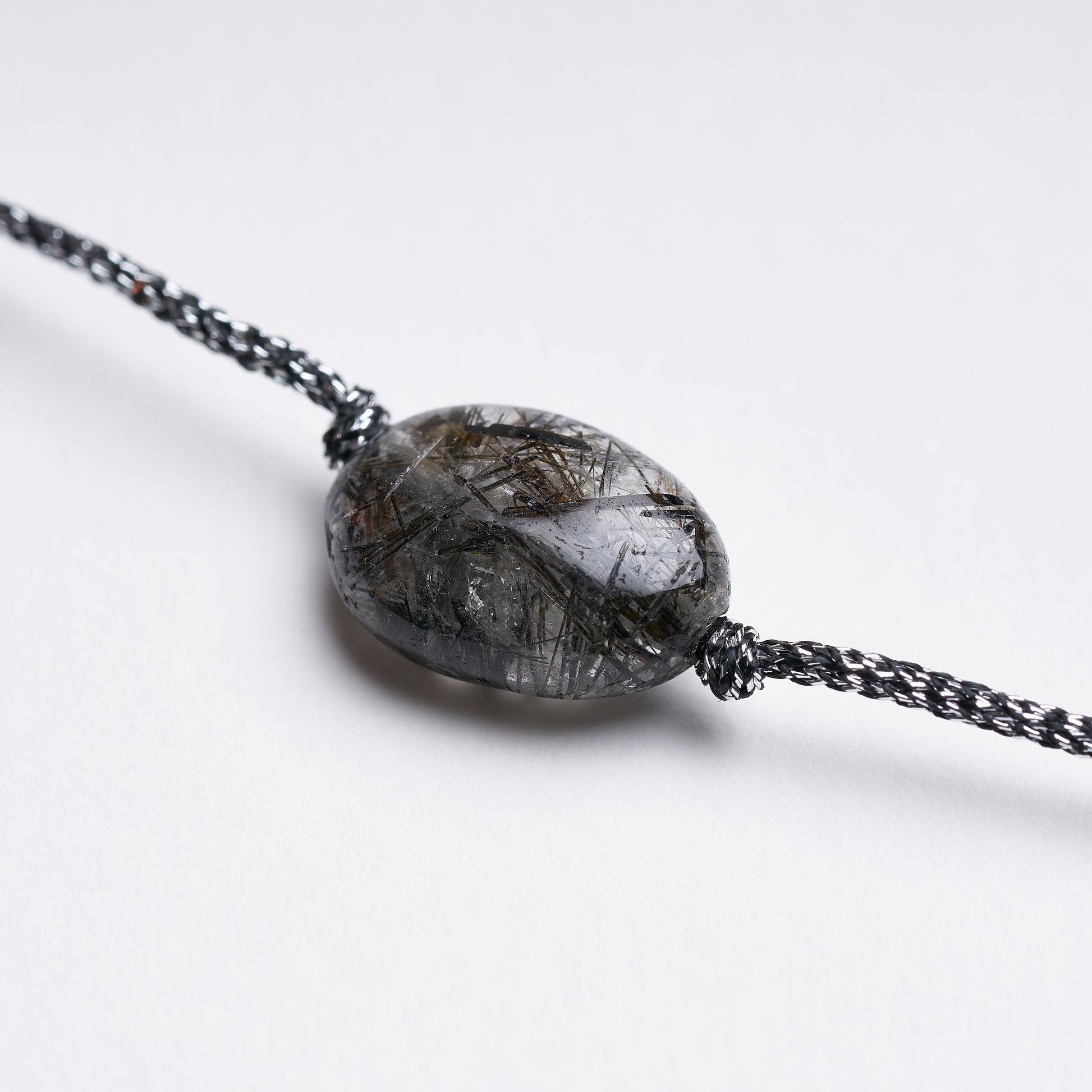 Pulsera con cuarzo turmalinado en soliario. - NellayComplements #