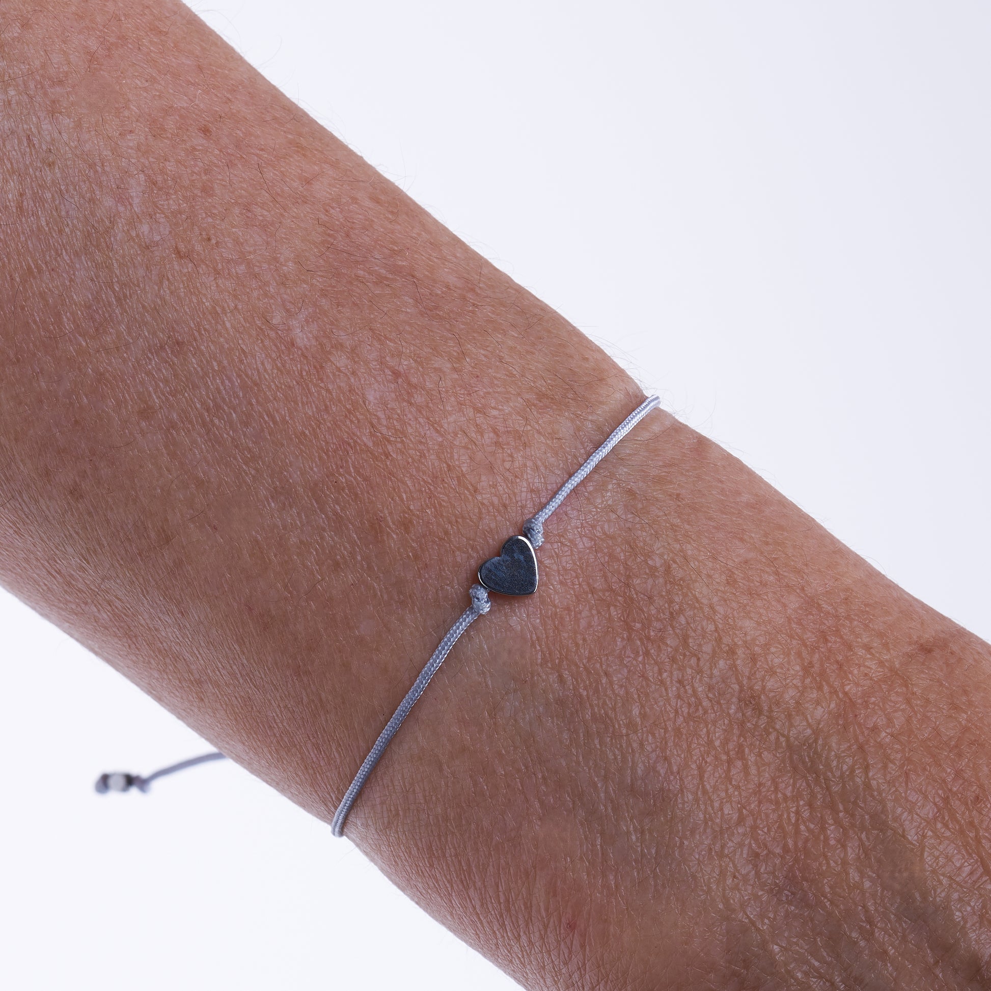 Pulsera con Corazon en solitario de hematita - NellayComplements #